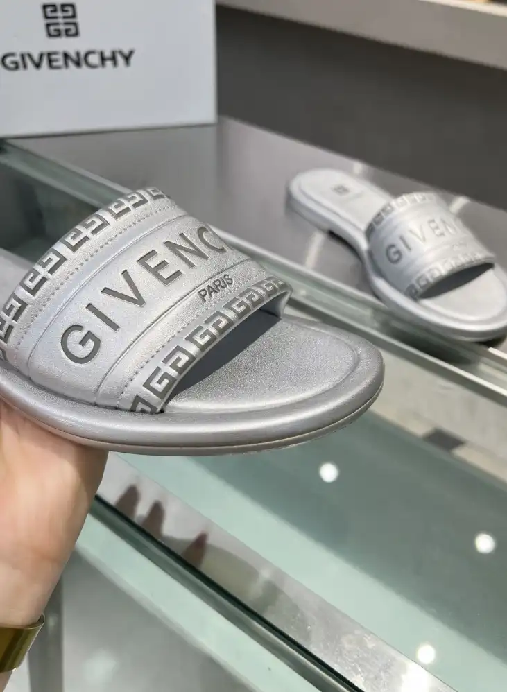 hype Givenchy Slippers