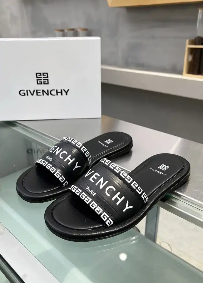 hype Givenchy Slippers