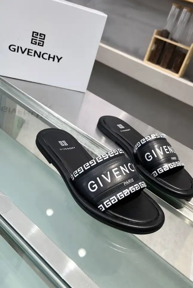 hype Givenchy Slippers