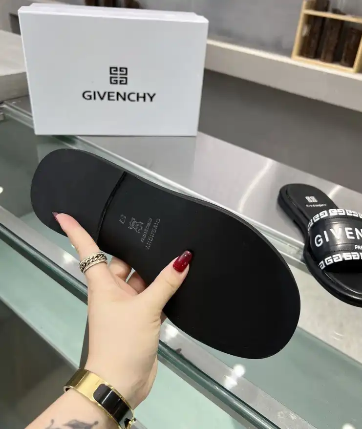 hype Givenchy Slippers