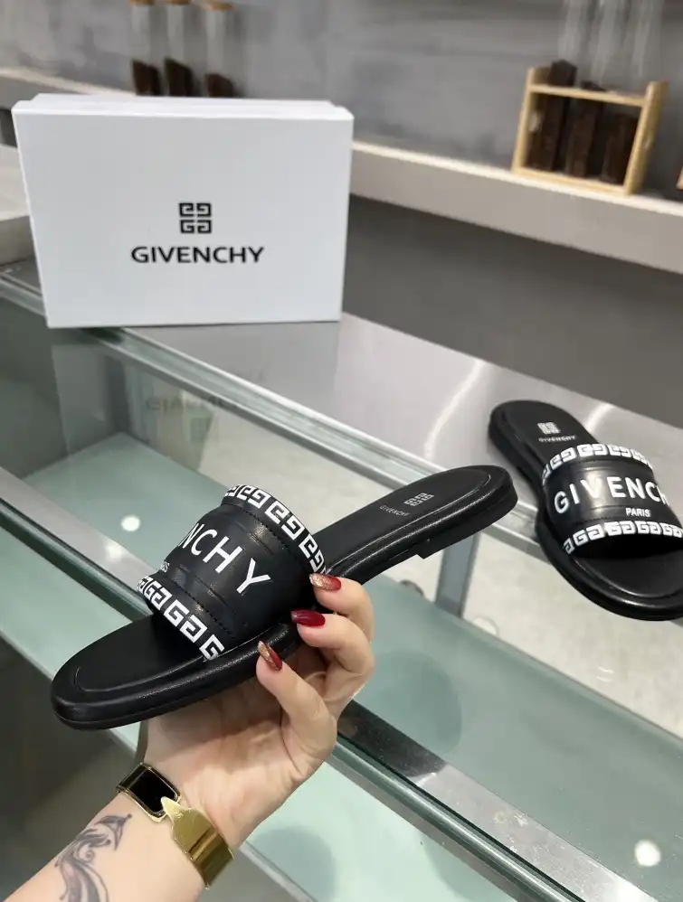 hype Givenchy Slippers