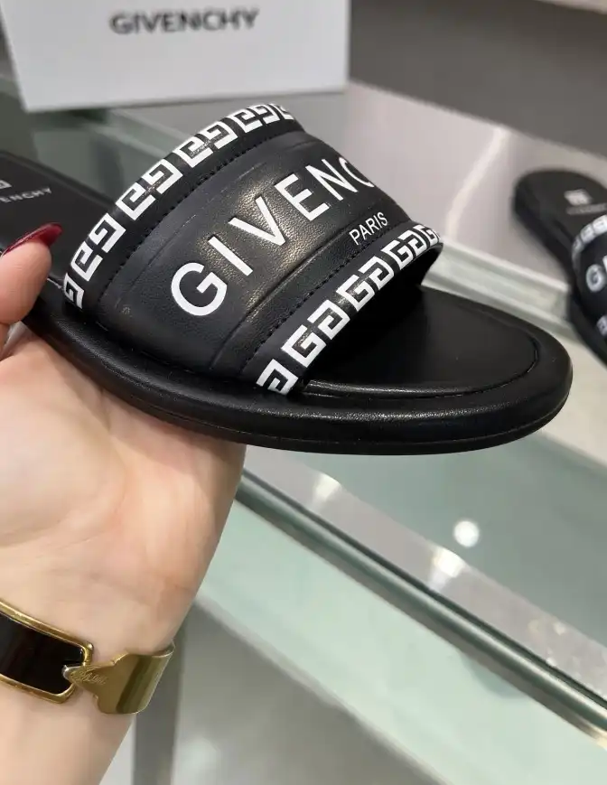 hype Givenchy Slippers