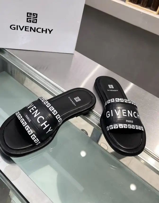 hype Givenchy Slippers