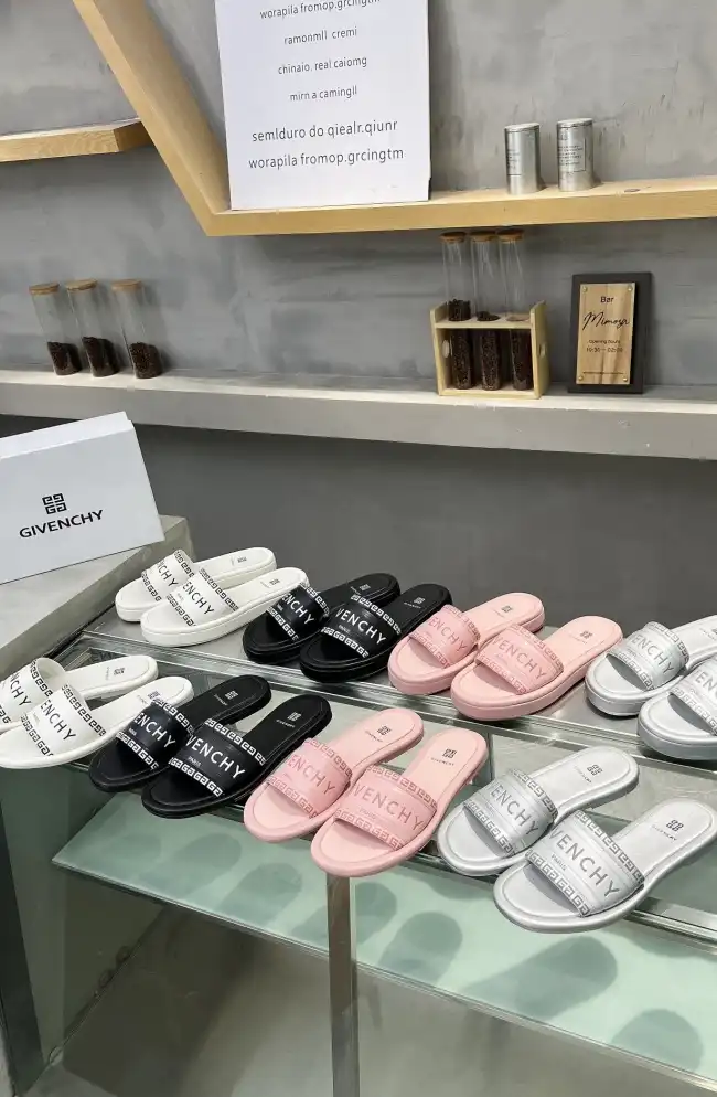 hype Givenchy Slippers