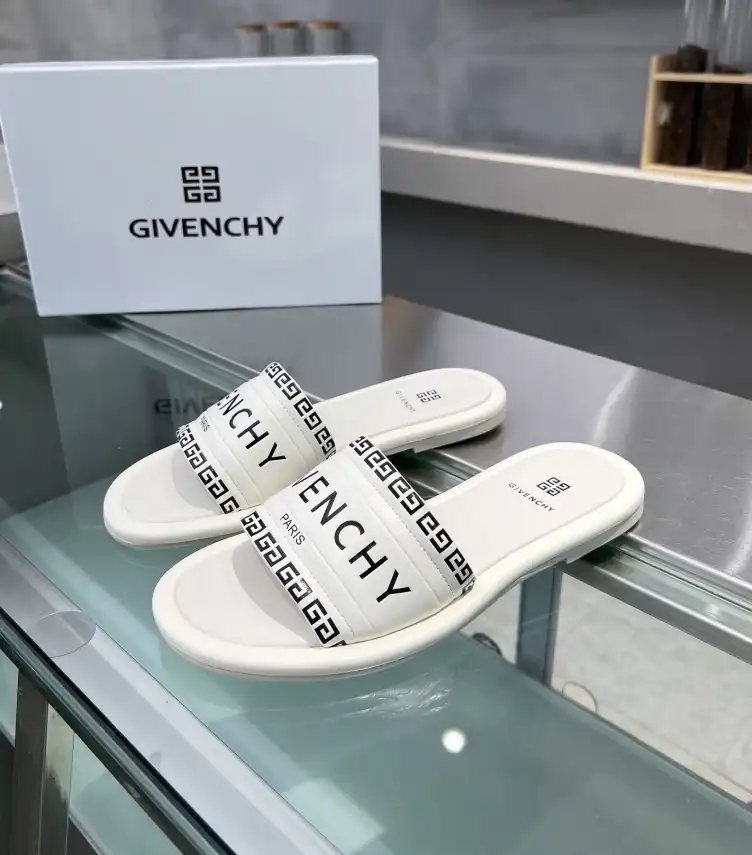 hype Givenchy Slippers