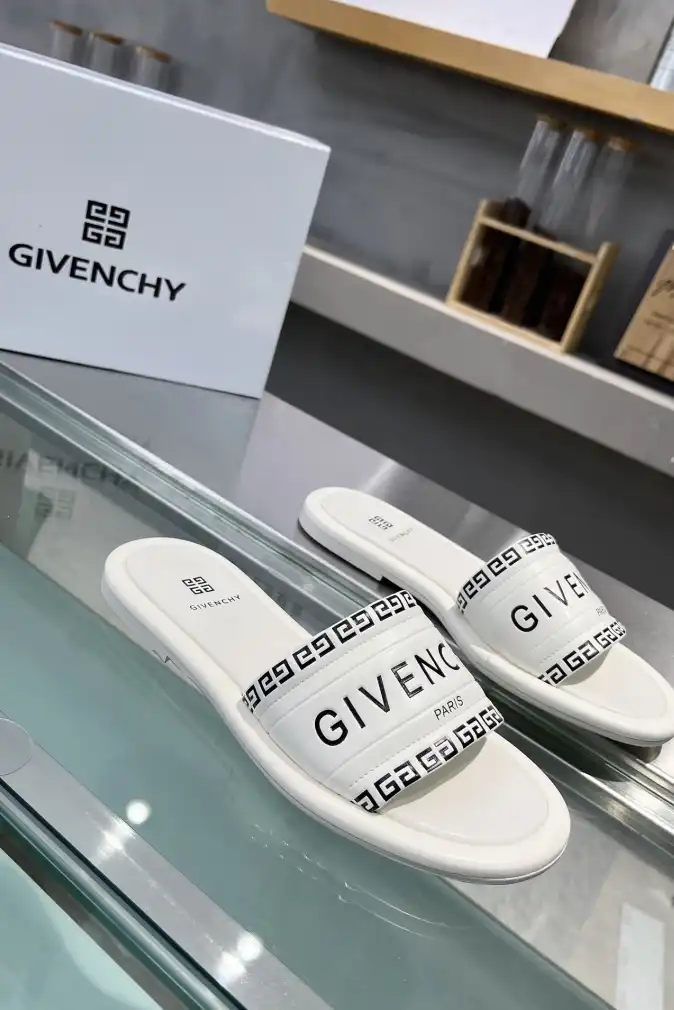 hype Givenchy Slippers