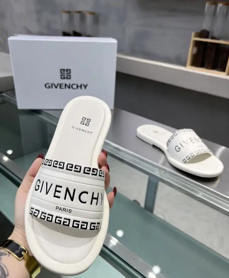 hype Givenchy Slippers