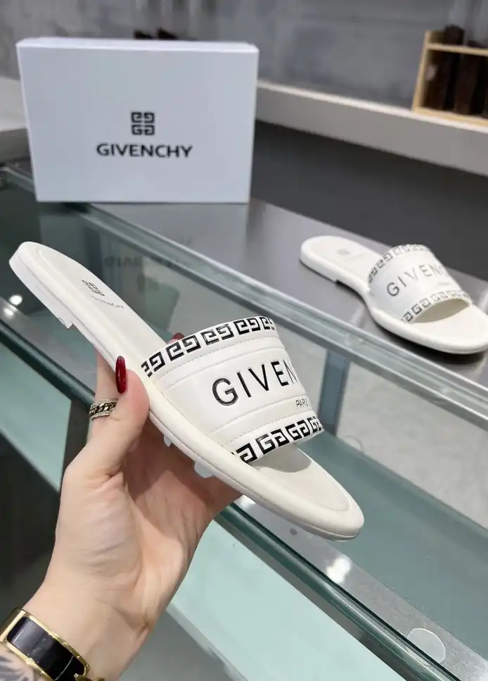 hype Givenchy Slippers