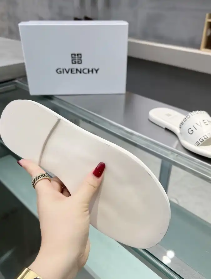 hype Givenchy Slippers