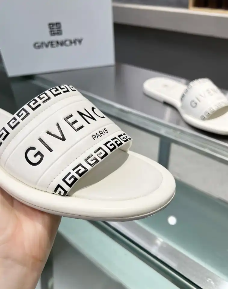 hype Givenchy Slippers