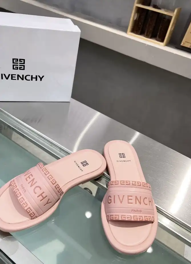 hype Givenchy Slippers