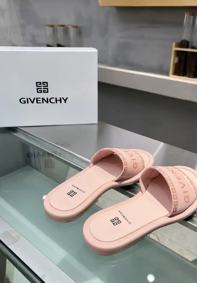 hype Givenchy Slippers