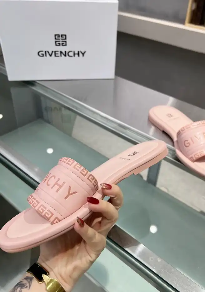 hype Givenchy Slippers