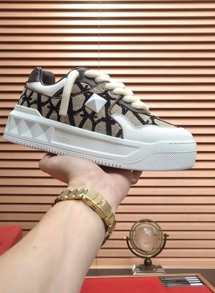 hype Valentino Sneakers