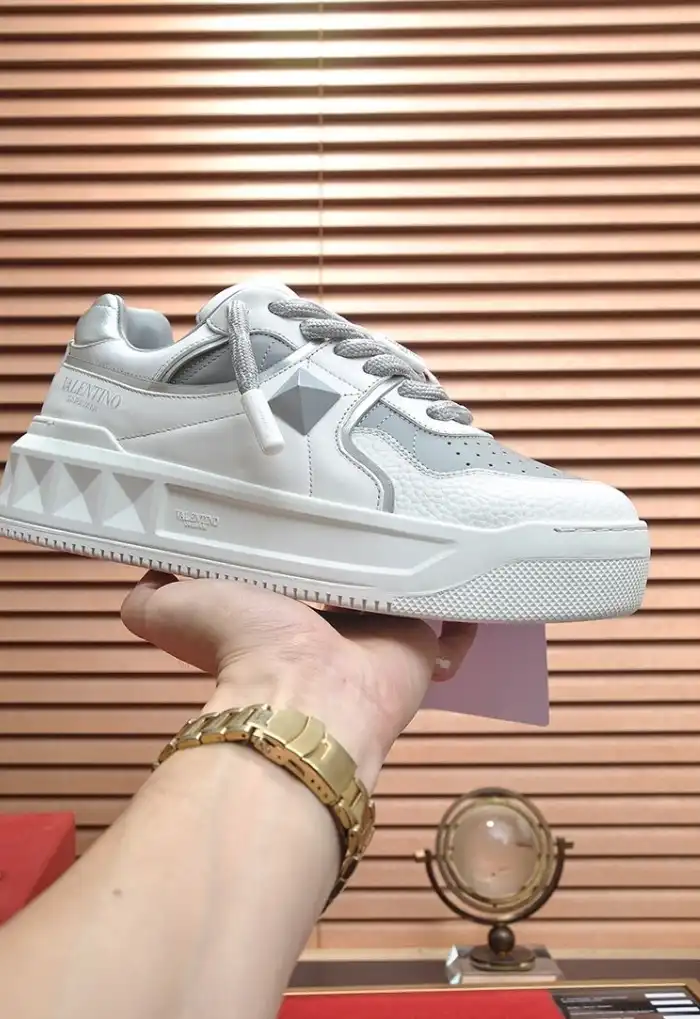 hype Valentino Sneakers