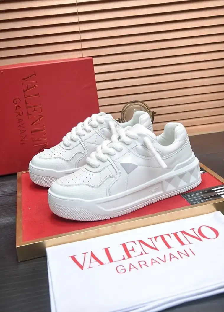 hype Valentino Sneakers