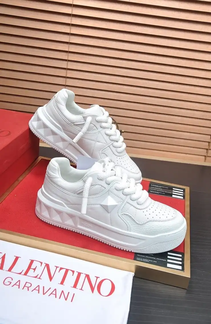 hype Valentino Sneakers