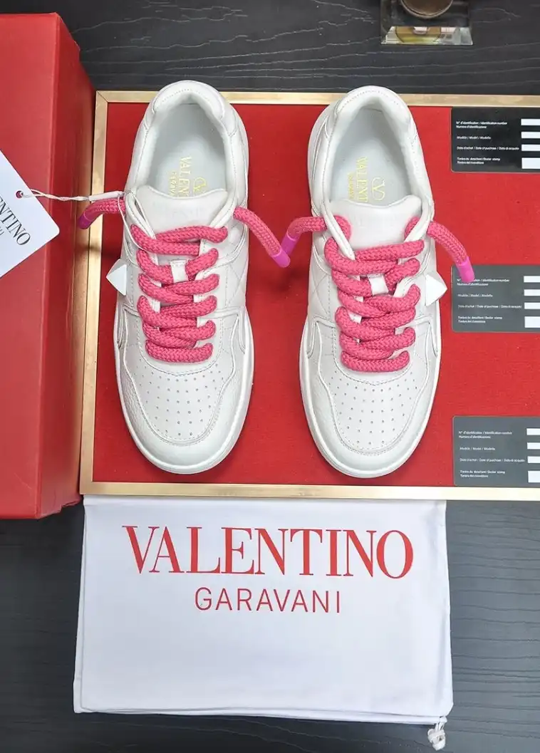 hype Valentino Sneakers