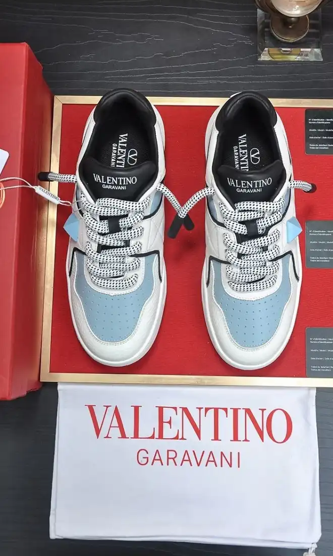 hype Valentino Sneakers