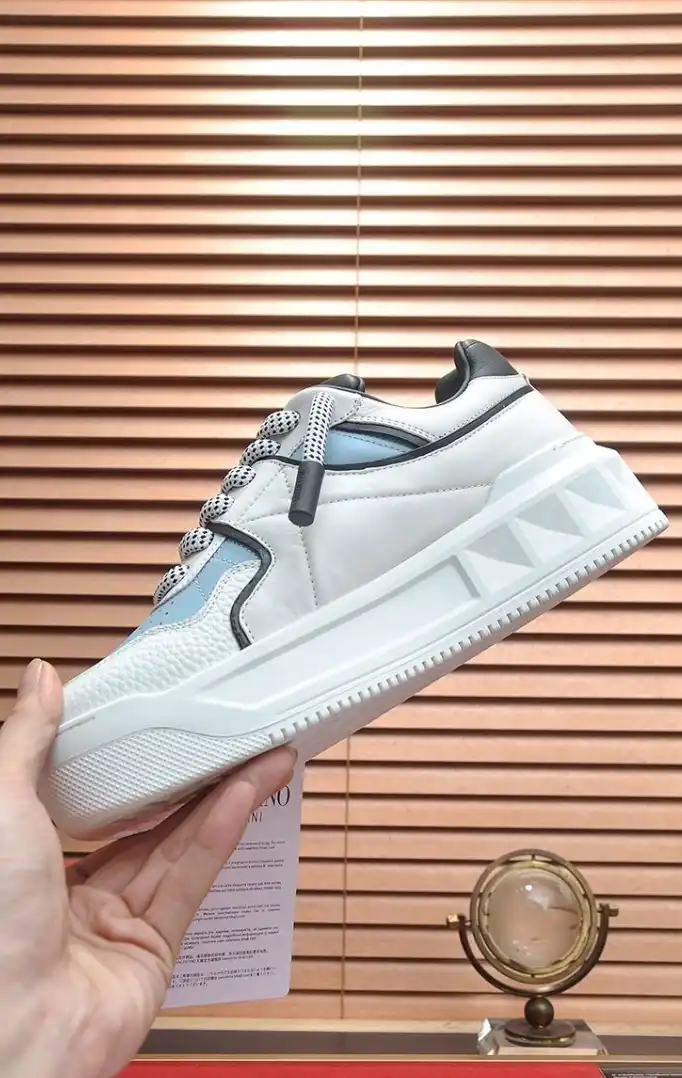 hype Valentino Sneakers