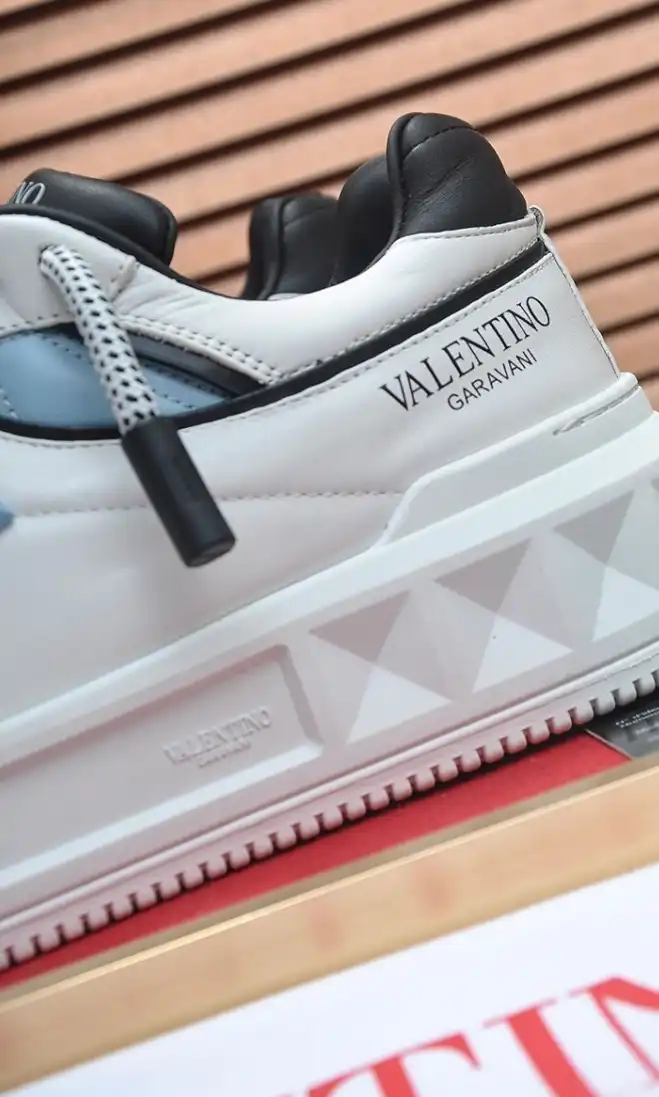 hype Valentino Sneakers