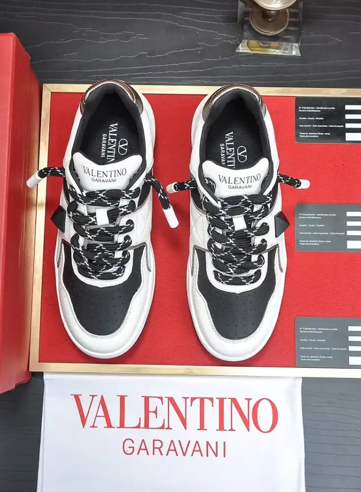 hype Valentino Sneakers