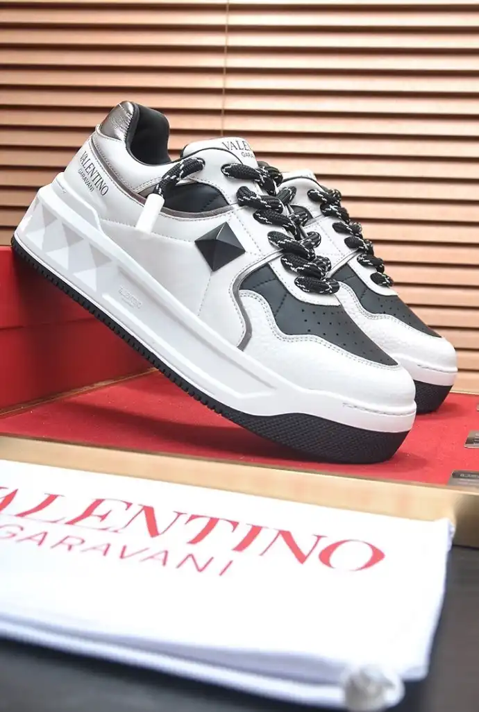 hype Valentino Sneakers