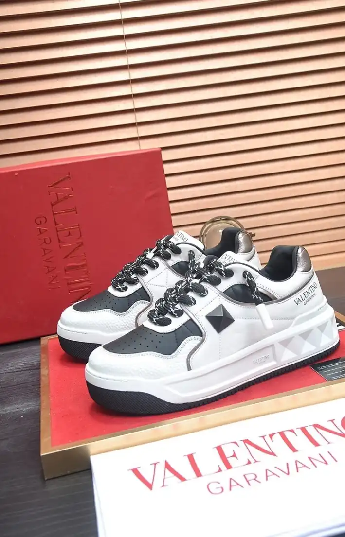 hype Valentino Sneakers