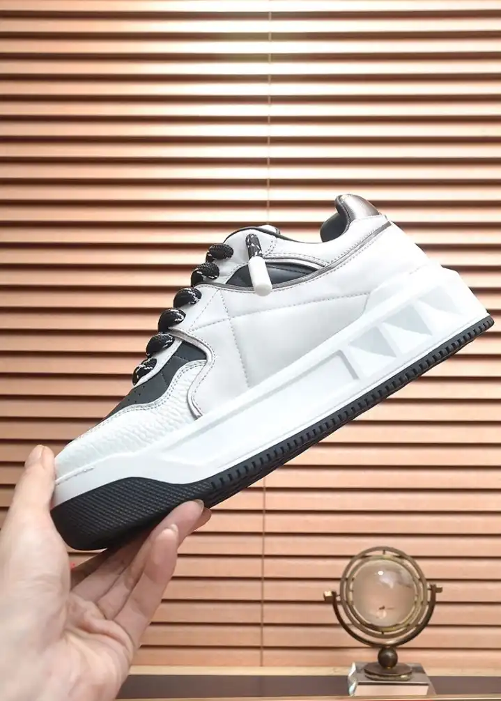 hype Valentino Sneakers