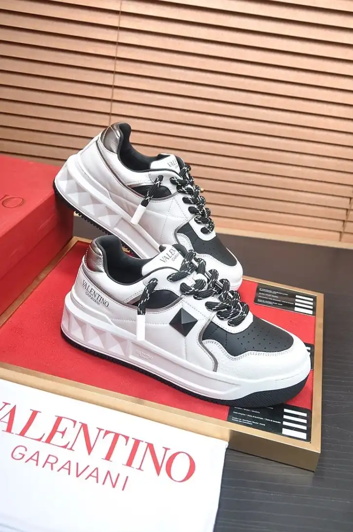 hype Valentino Sneakers