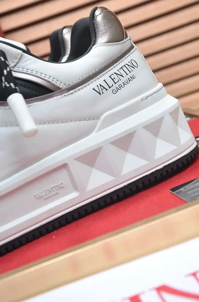 hype Valentino Sneakers