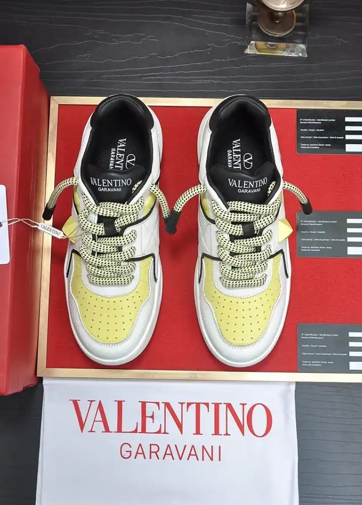 hype Valentino Sneakers