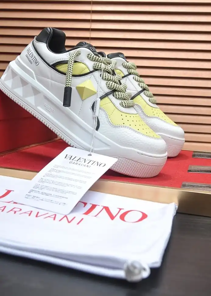 hype Valentino Sneakers