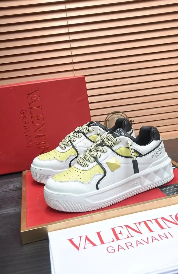 hype Valentino Sneakers