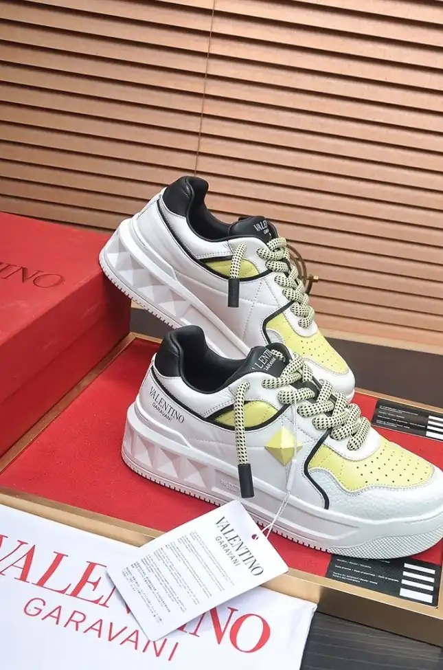 hype Valentino Sneakers