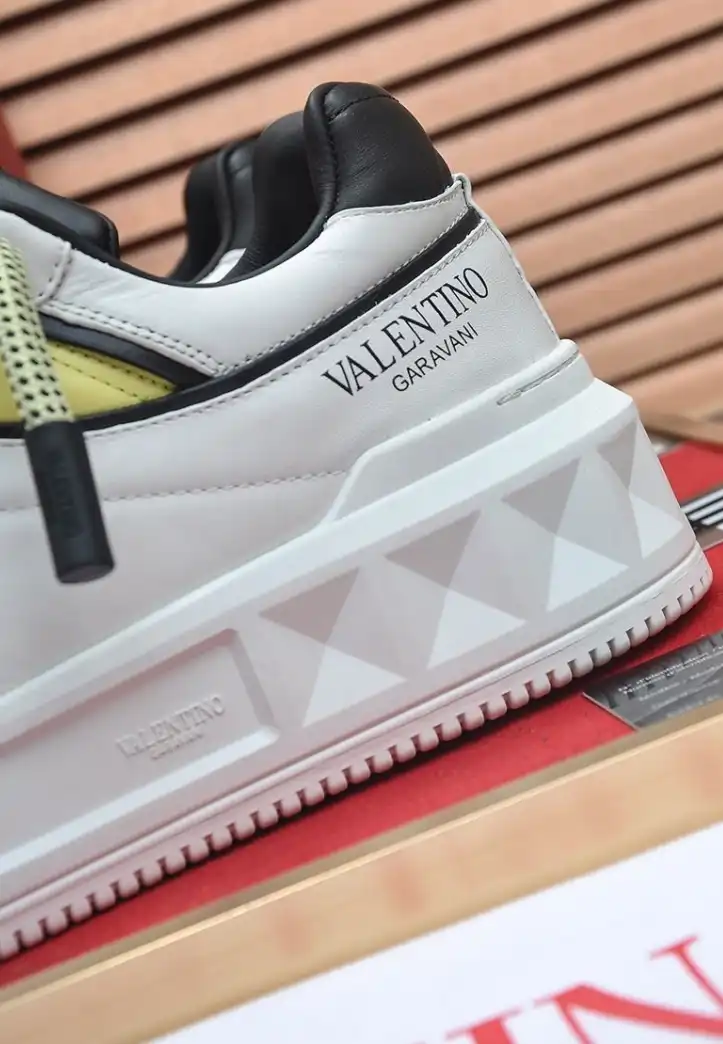 hype Valentino Sneakers