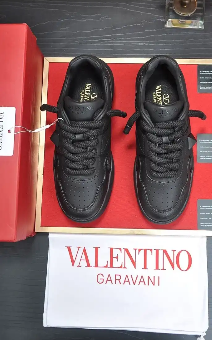 hype Valentino Sneakers