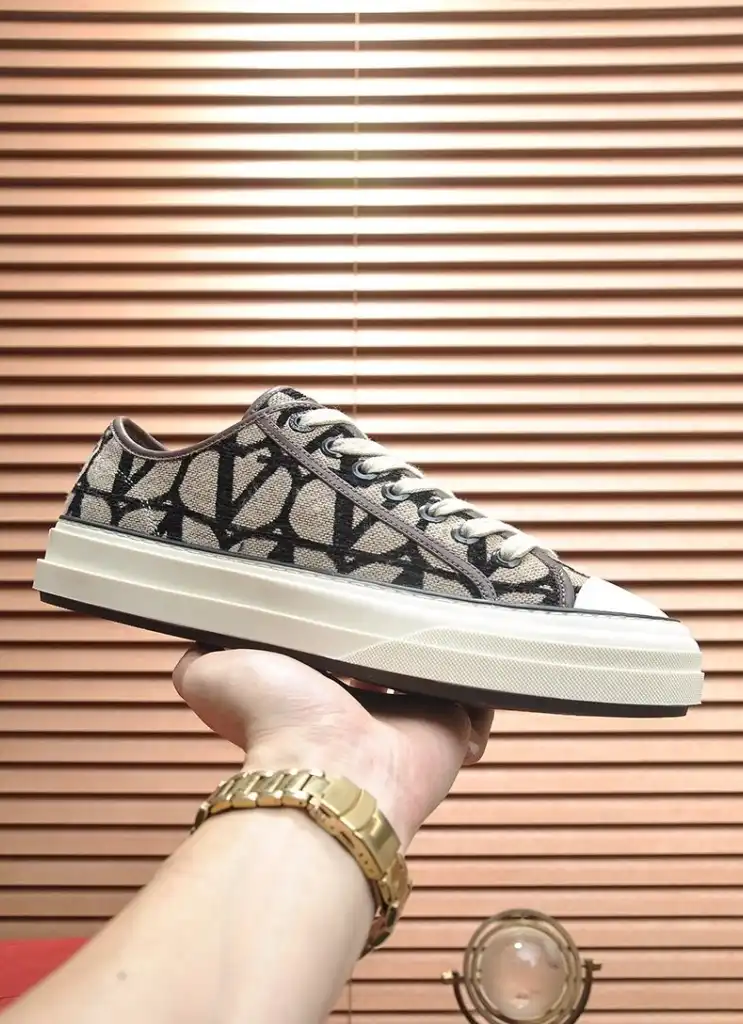 hype Valentino Sneakers