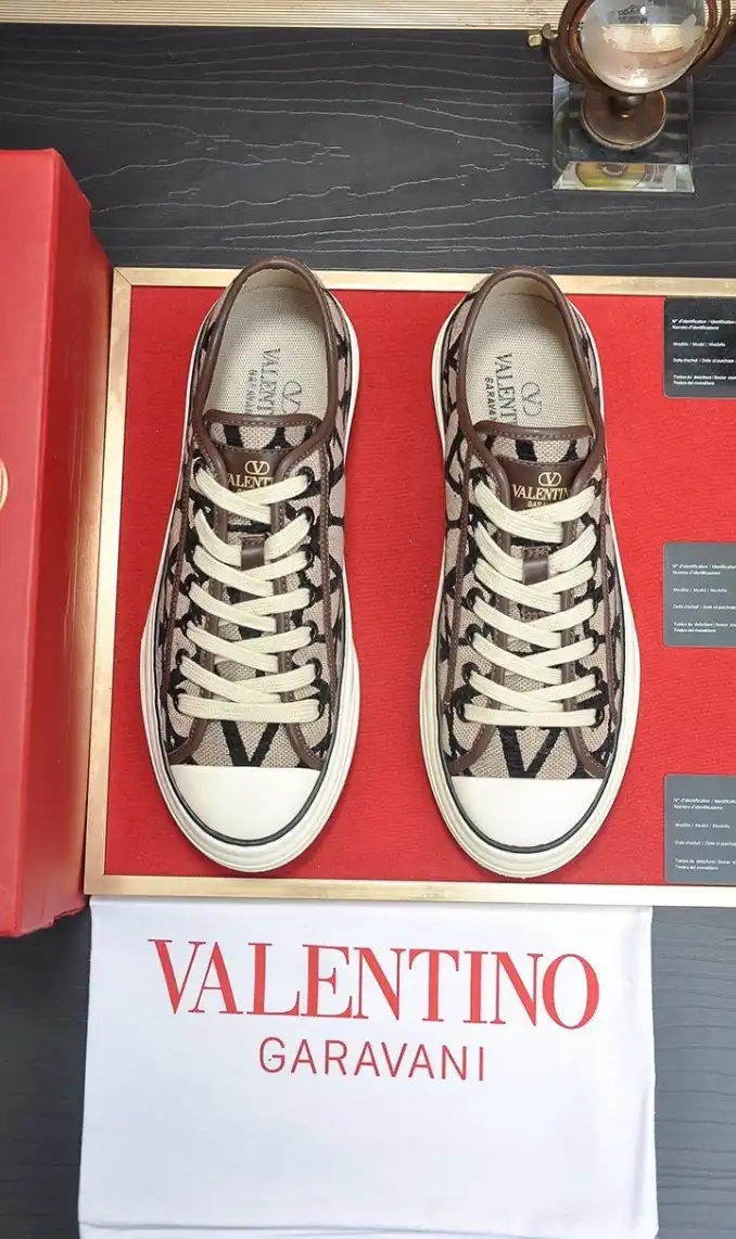 hype Valentino Sneakers