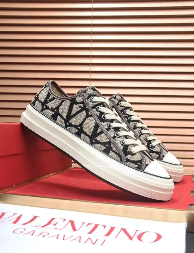 hype Valentino Sneakers