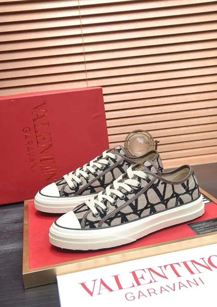 hype Valentino Sneakers