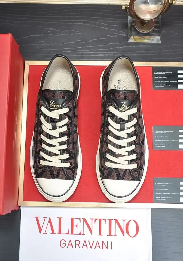 hype Valentino Sneakers