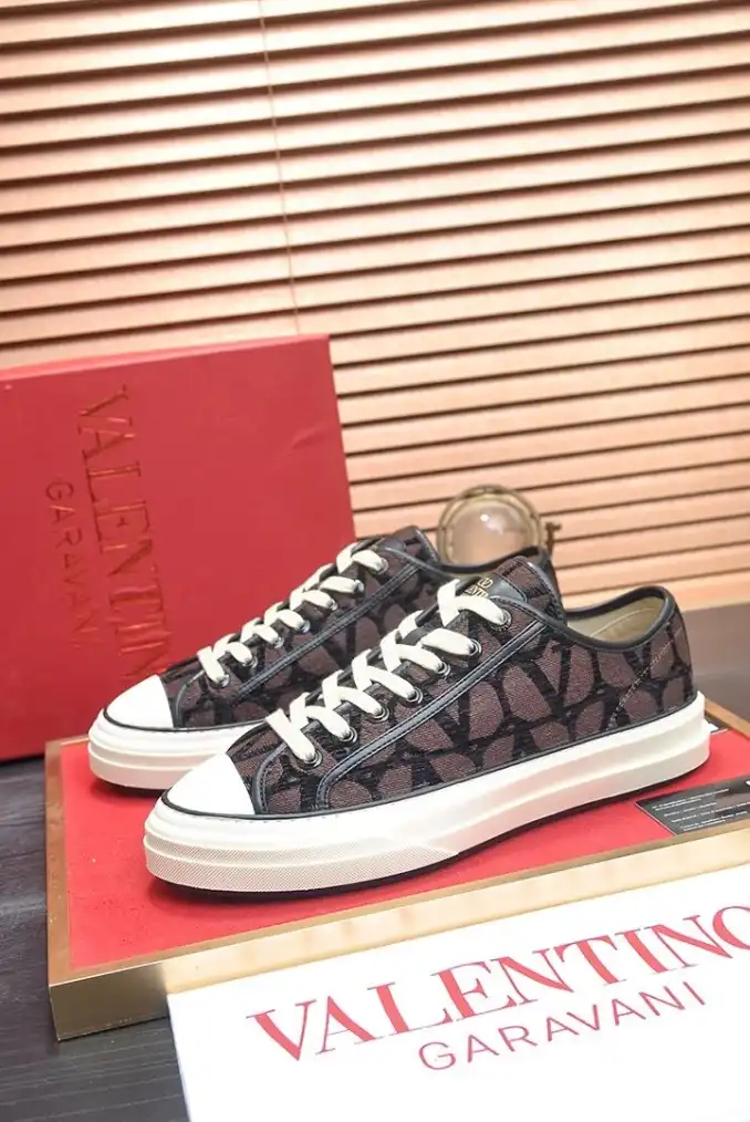 hype Valentino Sneakers