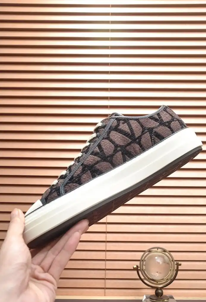 hype Valentino Sneakers