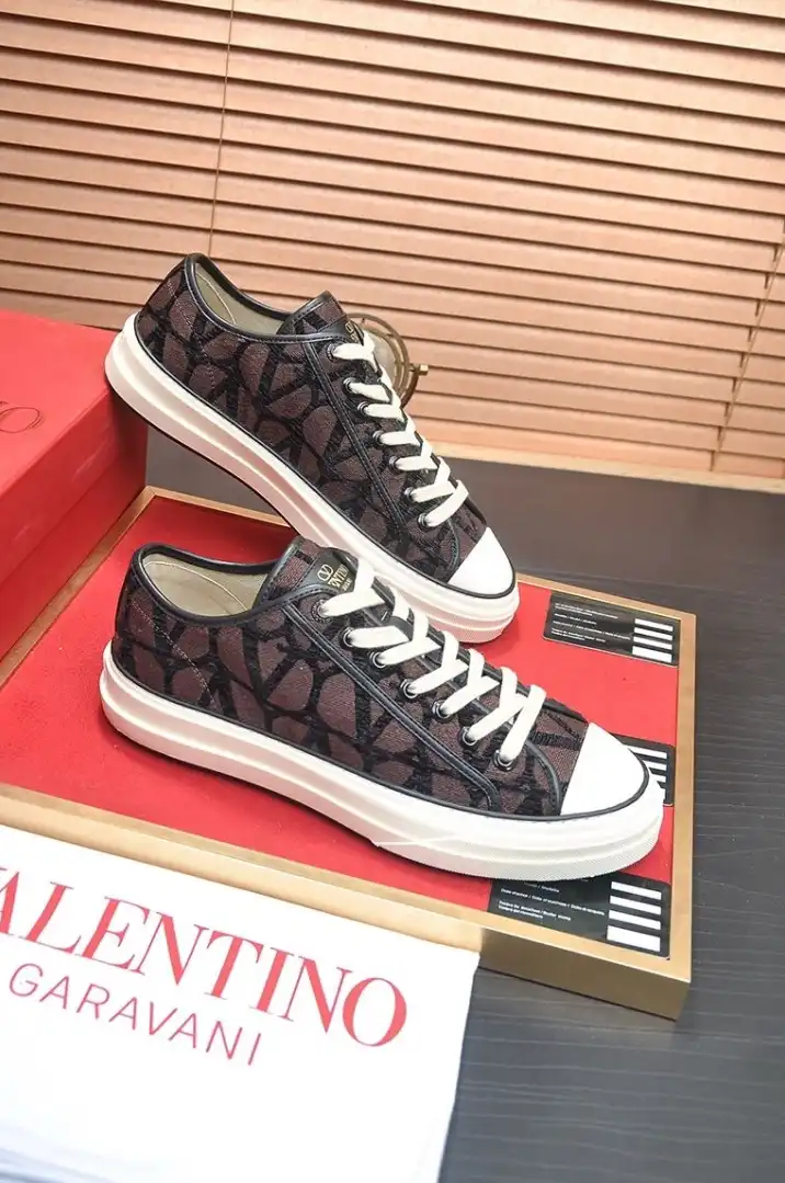 hype Valentino Sneakers