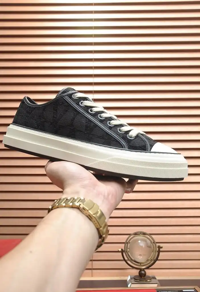 hype Valentino Sneakers