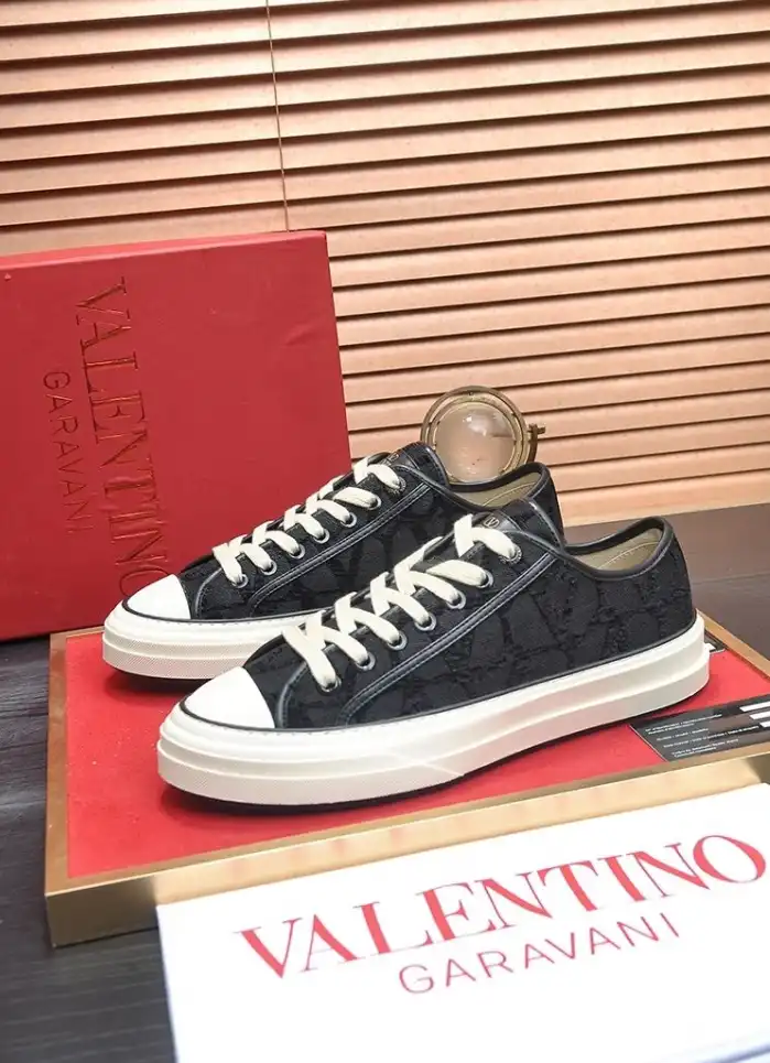 hype Valentino Sneakers