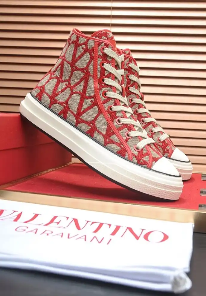 hype Valentino Sneakers