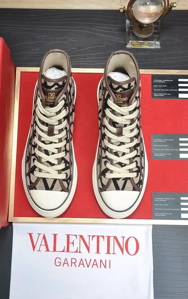 hype Valentino Sneakers