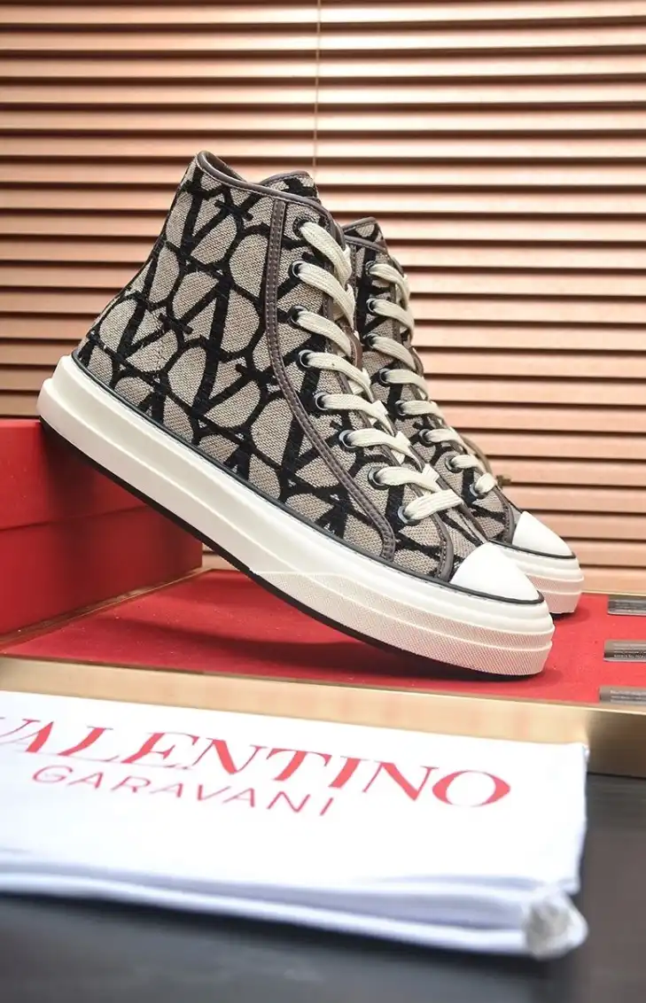 hype Valentino Sneakers